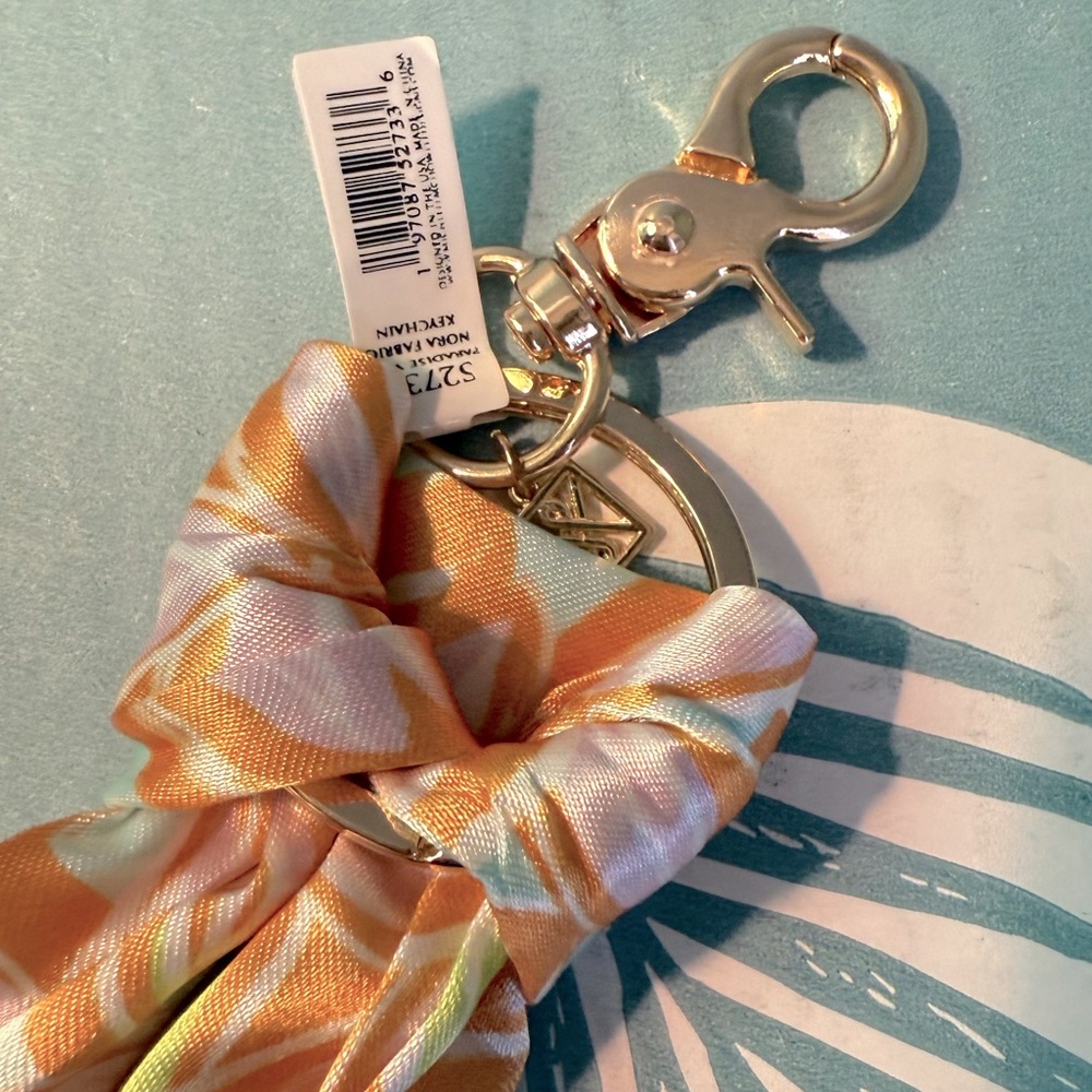 Nora Paradise View Key Chain - Picture 4 of 7